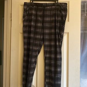 New York & Co women’s pants in black and white plaid